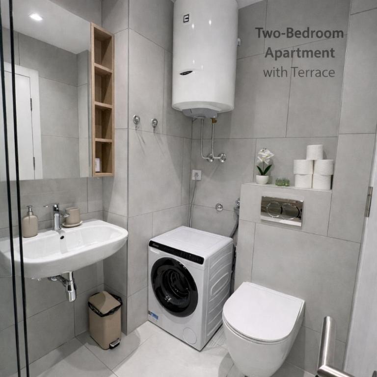 Leo Lux 2 - Two-Bedroom Apartment with Balcony and Terrace - 9