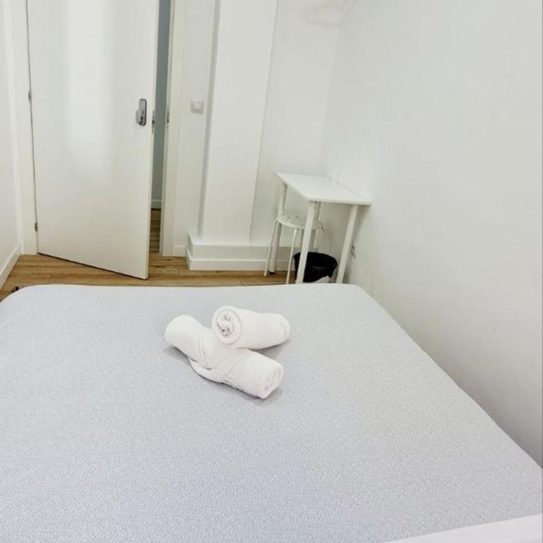 AYZ Joaquín Pol - Auto check-in property - Standard Double Room with Shared Bathroom - 3
