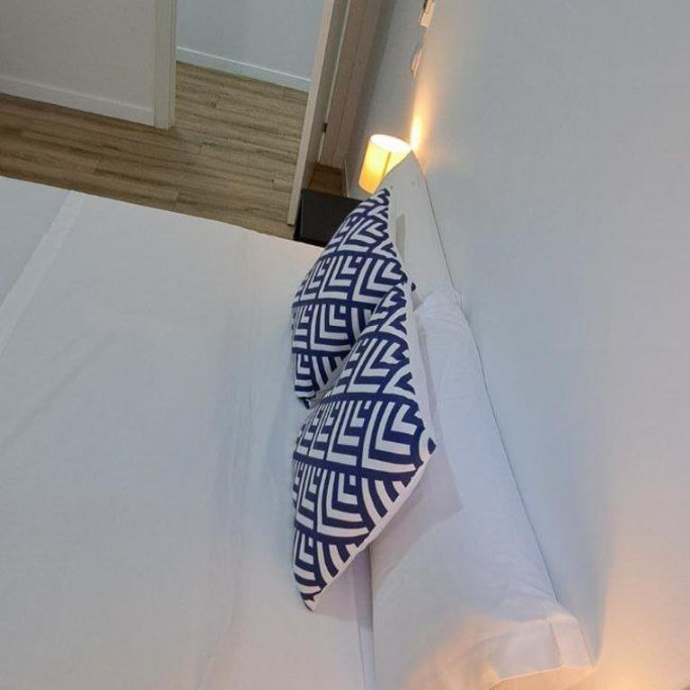 AYZ Joaquín Pol - Auto check-in property - Standard Double Room with Shared Bathroom - 4