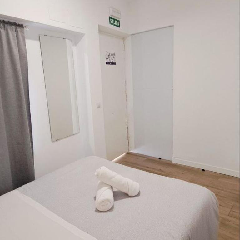 AYZ Joaquín Pol - Auto check-in property - Double Room with Private Bathroom - 2