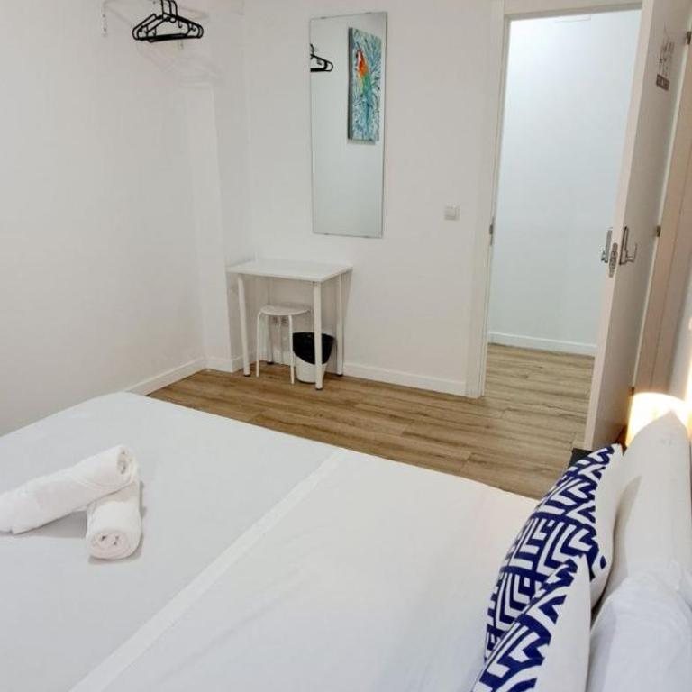 AYZ Joaquín Pol - Auto check-in property - Standard Double Room with Shared Bathroom - 7
