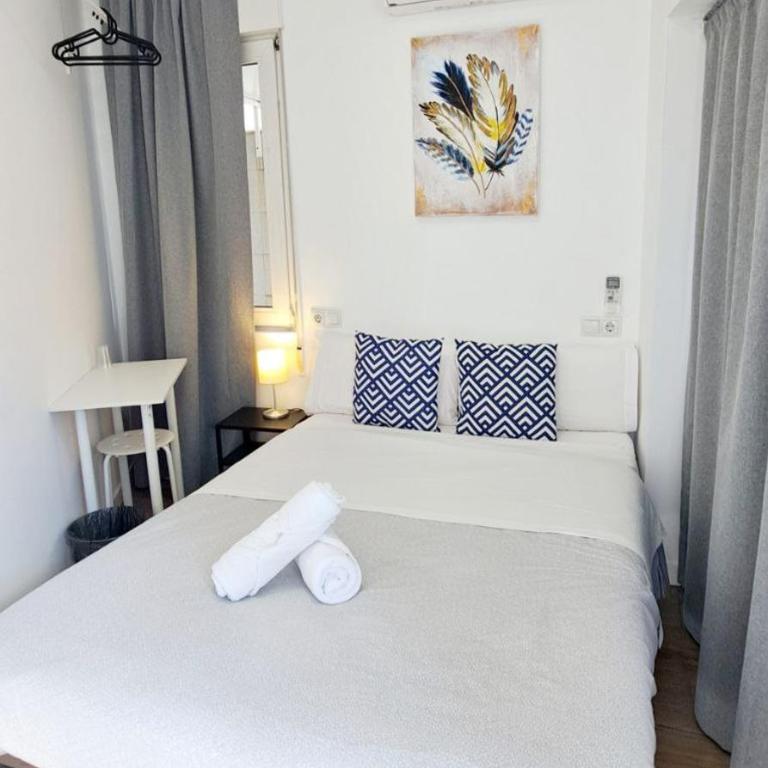AYZ Joaquín Pol - Auto check-in property - Double Room with Private Bathroom - 4