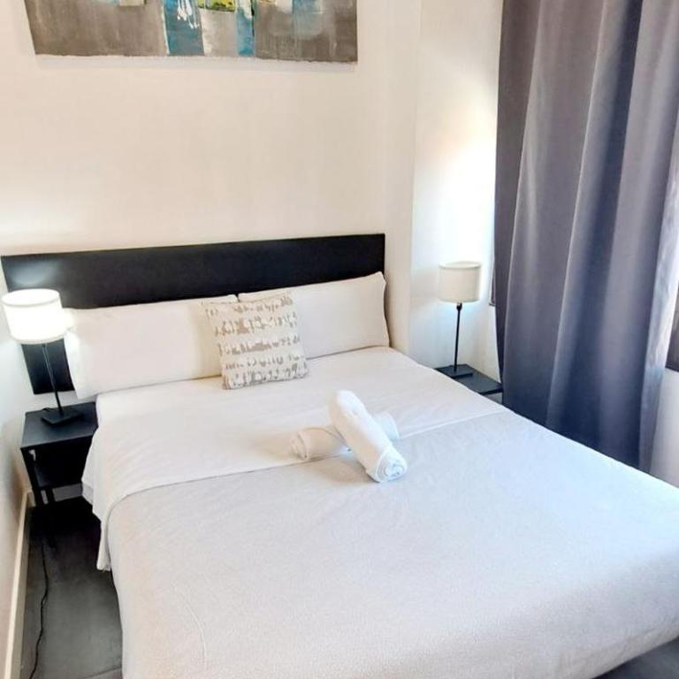 AYZ Joaquín Pol - Auto check-in property - Double Room with Private Bathroom - 5