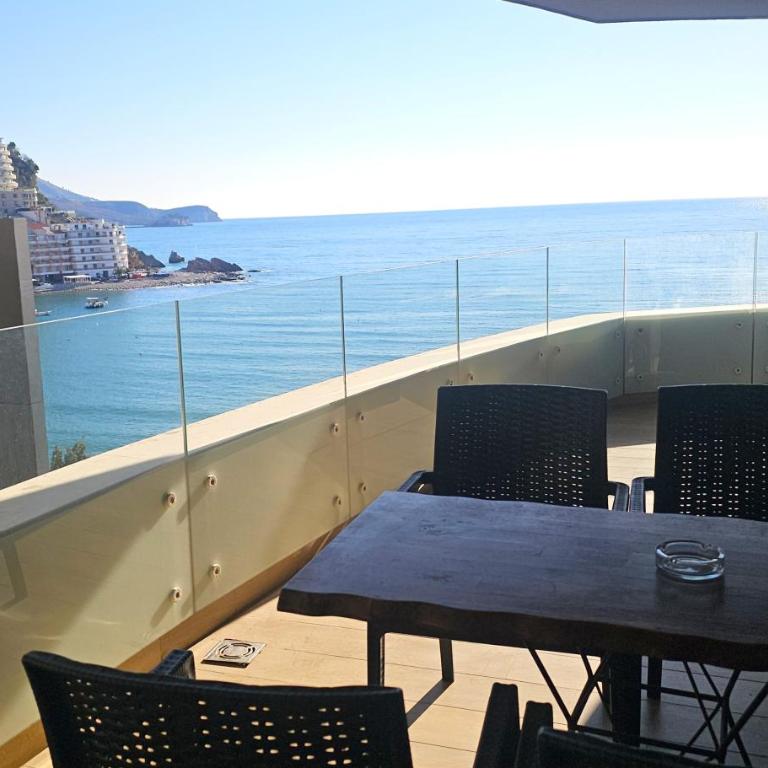 Azure Family Luxury Seaside Living Suites Rafailovici - Two-Bedroom Apartment - 21