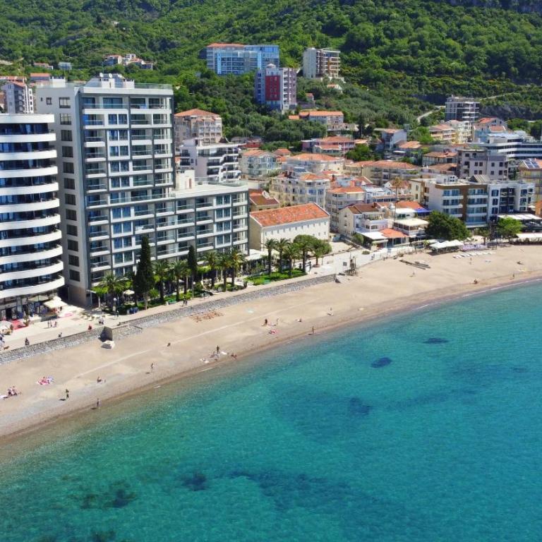Azure Family Luxury Seaside Living Suites Rafailovici - Two-Bedroom Apartment - 6