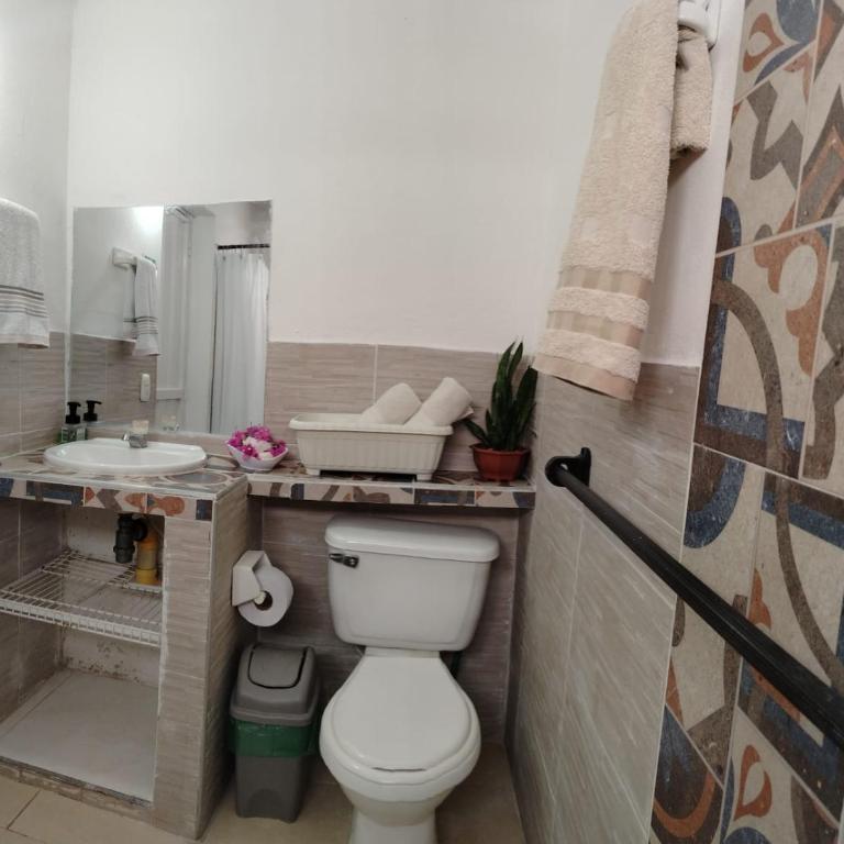 Hostal CORALES - Triple Room with Private Bathroom - 6