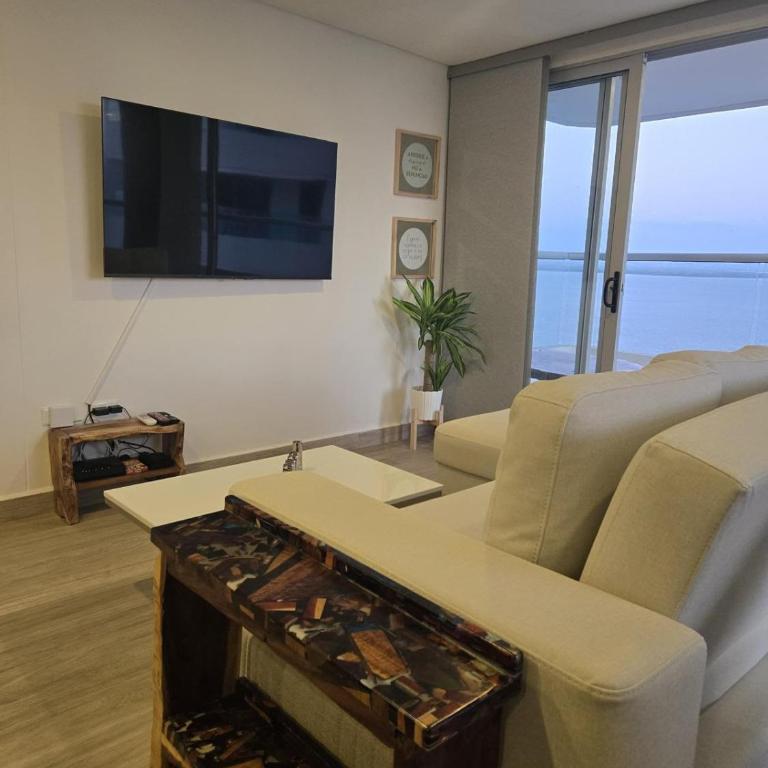 Brand New Perfectly Located 2bed in CieloMar - Three-Bedroom Apartment - 8