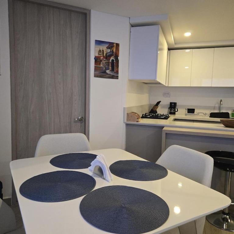 Brand New Perfectly Located 2bed in CieloMar - Three-Bedroom Apartment - 19