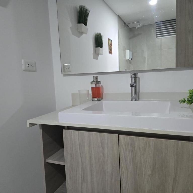 Brand New Perfectly Located 2bed in CieloMar - Three-Bedroom Apartment - 27