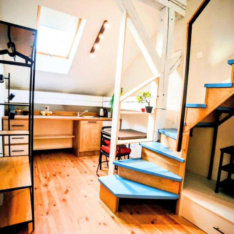 Old Port Riverside Lofts in City Center - Loft - 11