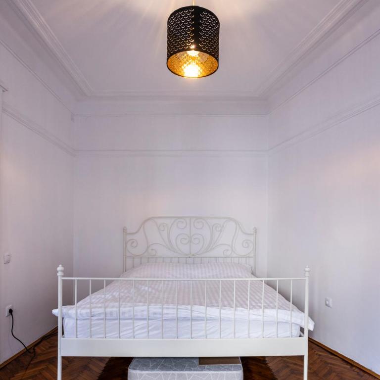 Elegant, Chique & Spacious Boho Loft - One-Bedroom Apartment - 25