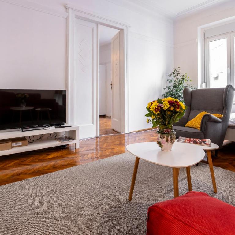 Elegant, Chique & Spacious Boho Loft - One-Bedroom Apartment - 37