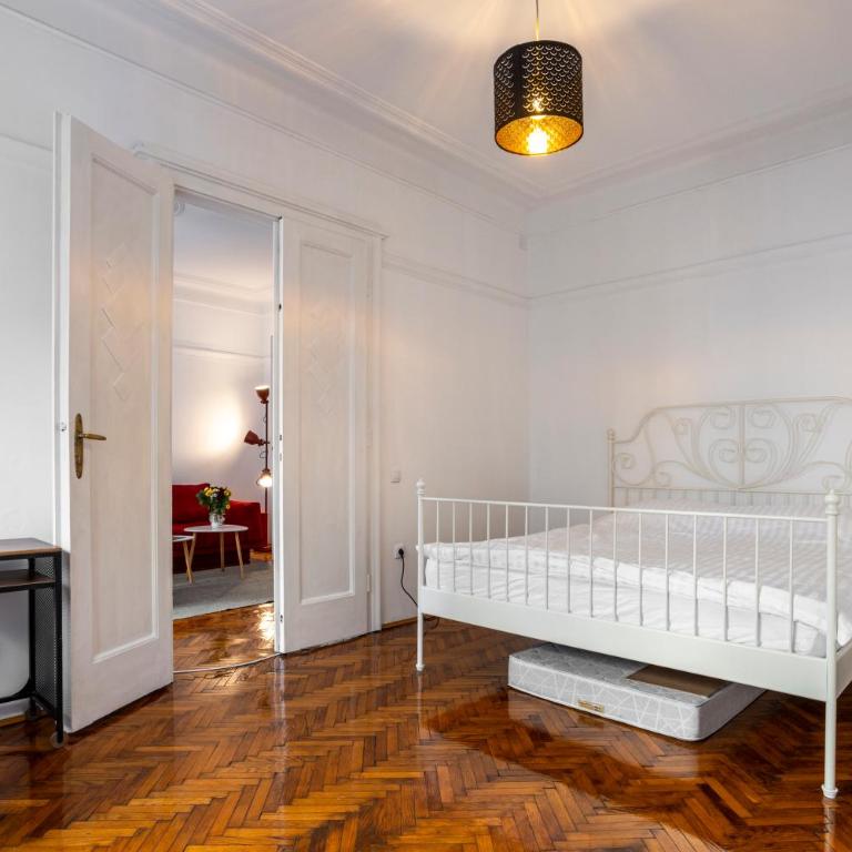 Elegant, Chique & Spacious Boho Loft - One-Bedroom Apartment - 35