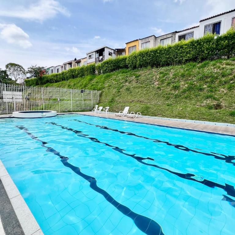 Apartamento 3 habitaciones cerca del Aeropuerto Matecaña Piscina y zonas recreativas Hasta 9 huéspedes - Three-Bedroom Apartment - 1