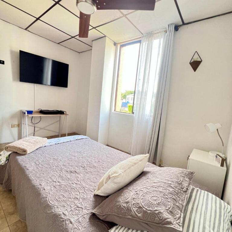 Apartamento 3 habitaciones cerca del Aeropuerto Matecaña Piscina y zonas recreativas Hasta 9 huéspedes - Three-Bedroom Apartment - 2