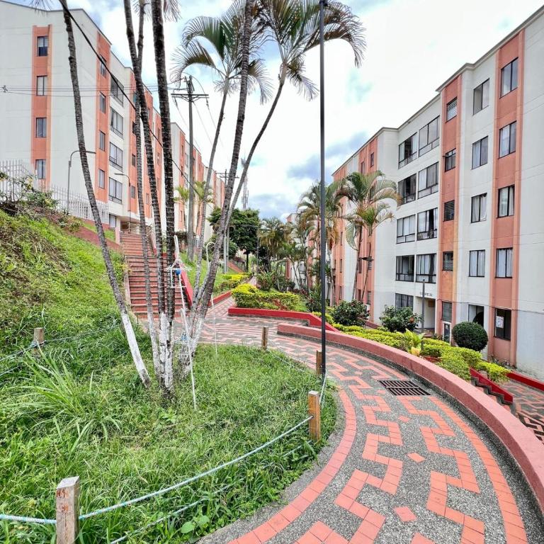Apartamento 3 habitaciones cerca del Aeropuerto Matecaña Piscina y zonas recreativas Hasta 9 huéspedes - Three-Bedroom Apartment - 9