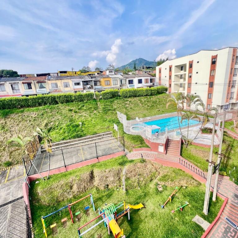 Apartamento 3 habitaciones cerca del Aeropuerto Matecaña Piscina y zonas recreativas Hasta 9 huéspedes - Three-Bedroom Apartment - 13