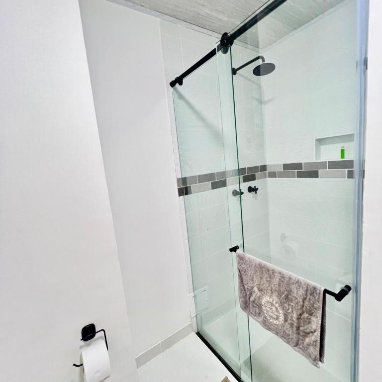Apartamento 3 habitaciones cerca del Aeropuerto Matecaña Piscina y zonas recreativas Hasta 9 huéspedes - Three-Bedroom Apartment - 14