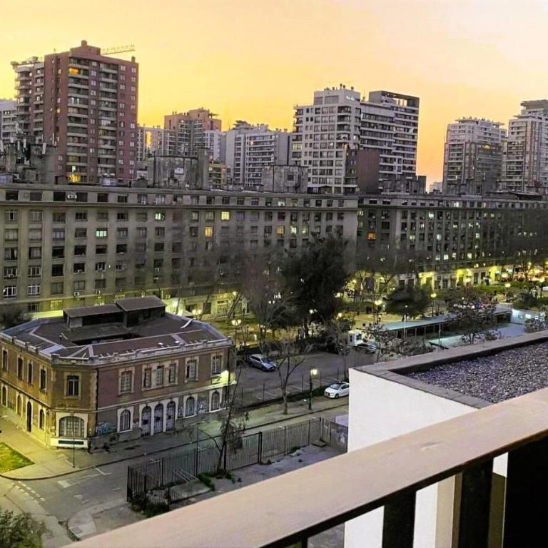 Condor Suites Executive Santiago Centro offers a terrace, barbecue, and Wi-Fi - Apartment with Terrace - 1
