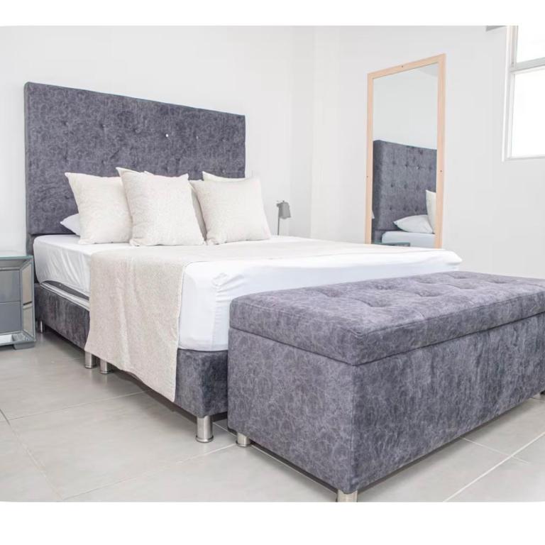 Apartahotel Ginebra central cerca laureles - Three-Bedroom Deluxe Apartment - 1