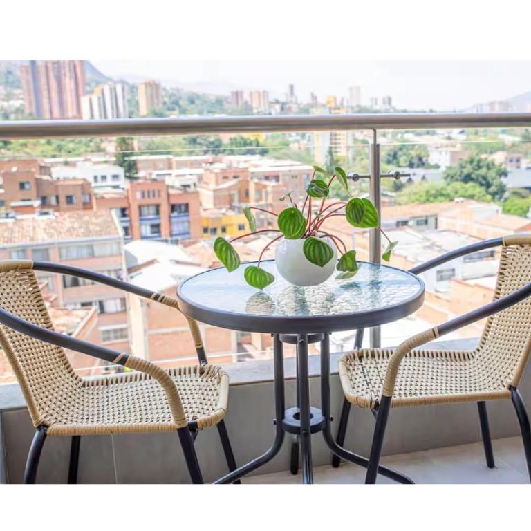 Apartahotel Ginebra central cerca laureles - Three-Bedroom Deluxe Apartment - 2
