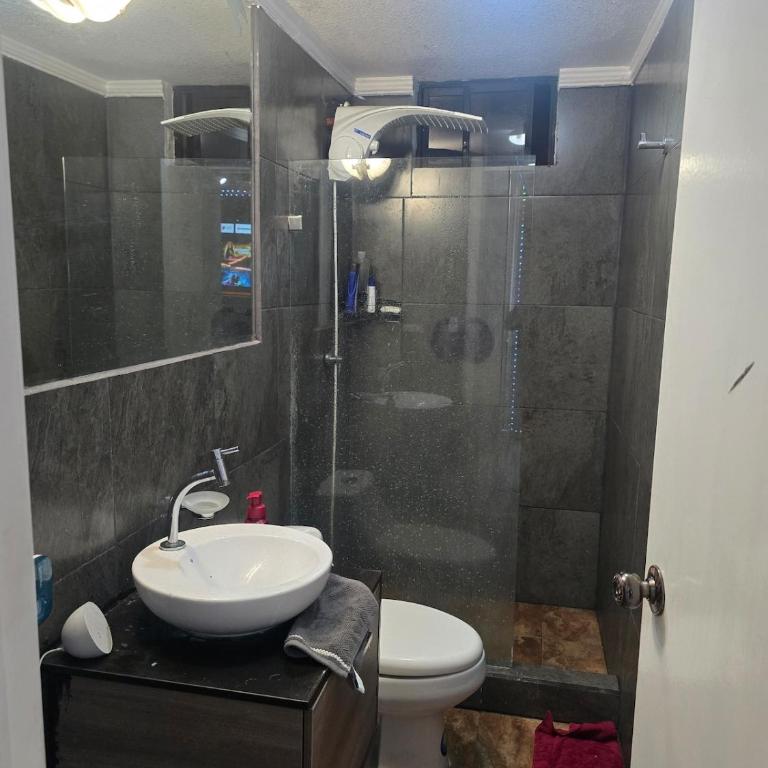 Departamento cercano a la embajada americana - Two-Bedroom Apartment - 4
