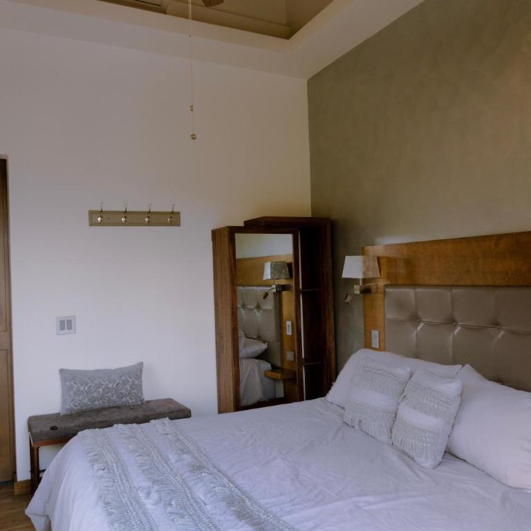 Hacienda Martlot - Deluxe Double Room with Balcony - 7