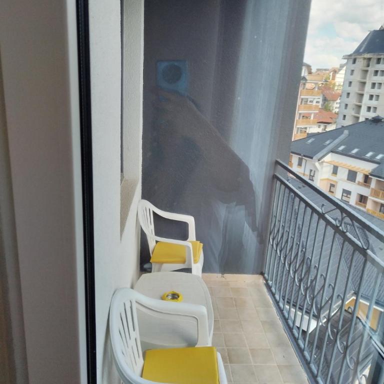 Prestige Mountain Suites - One-Bedroom Apartment with Balcony and City View - 12