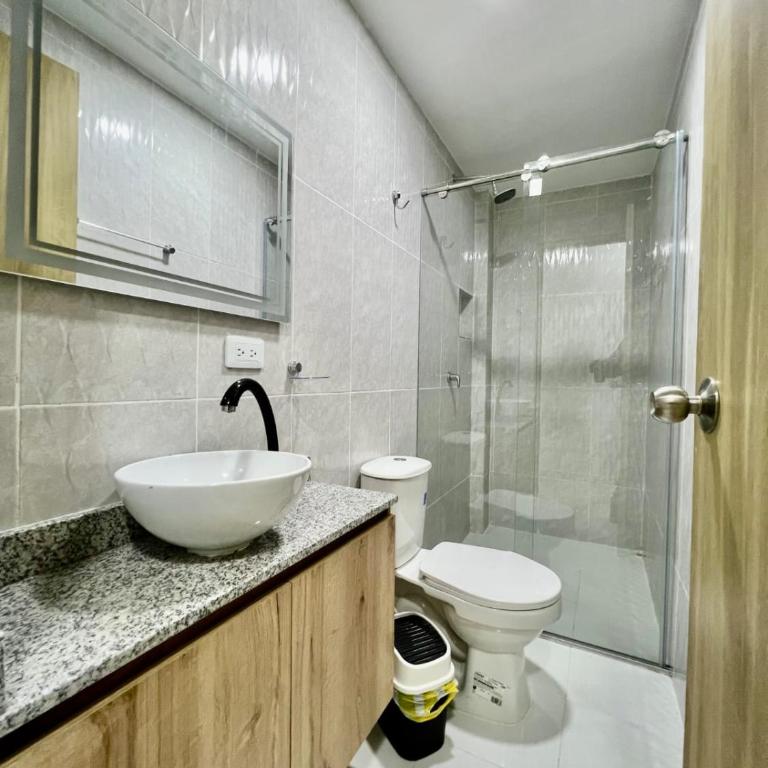 Alojamiento familiar con apartamentos independientes - Three-Bedroom Apartment - 8