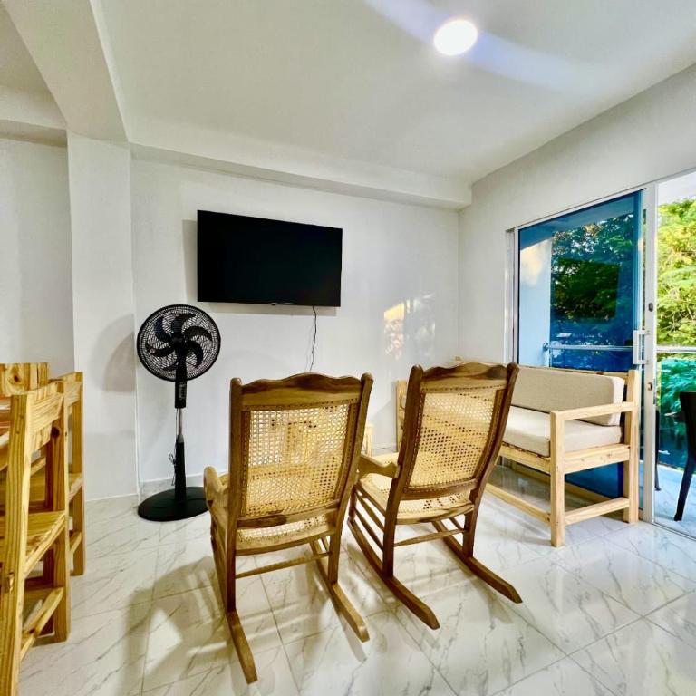 Alojamiento familiar con apartamentos independientes - Three-Bedroom Apartment - 11