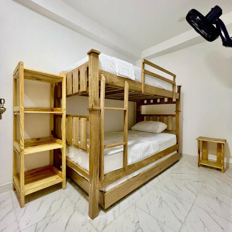 Alojamiento familiar con apartamentos independientes - Three-Bedroom Apartment - 12