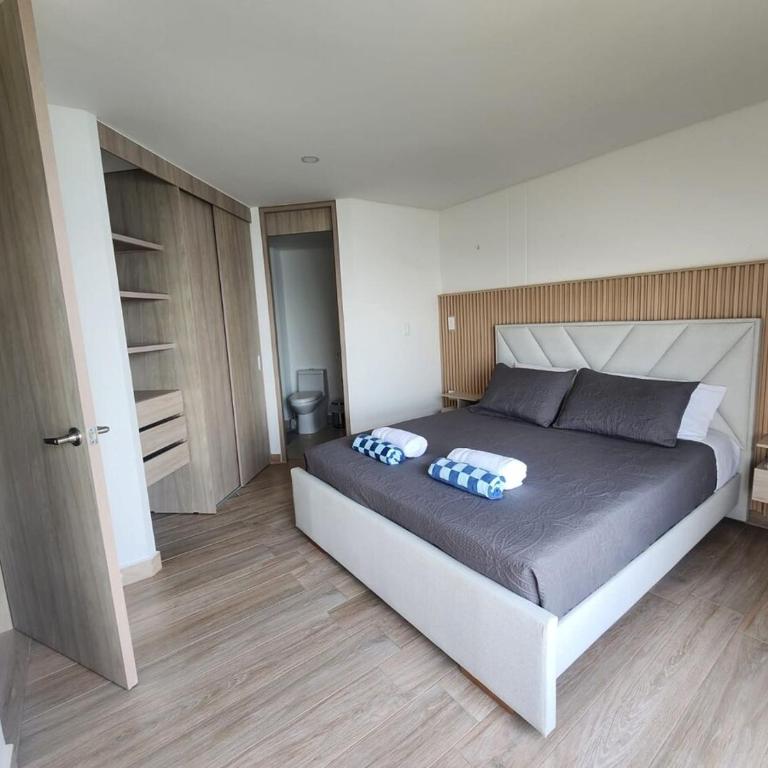 14th Floor Luxury 2BR-Jacuzzi Balcony-Near Airport - Two-Bedroom Apartment - 13