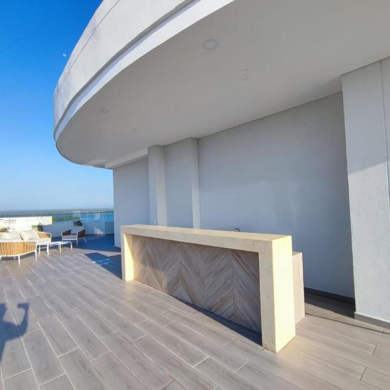 14th Floor Luxury 2BR-Jacuzzi Balcony-Near Airport - Two-Bedroom Apartment - 14