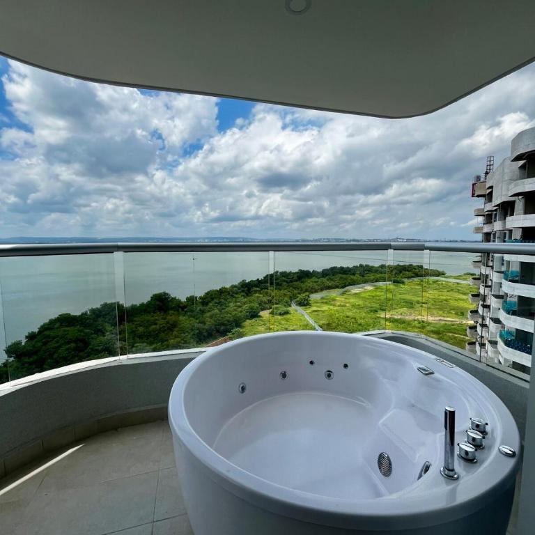 14th Floor Luxury 2BR-Jacuzzi Balcony-Near Airport - Two-Bedroom Apartment - 18