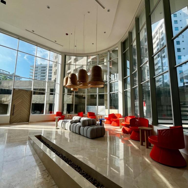 14th Floor Luxury 2BR-Jacuzzi Balcony-Near Airport - Two-Bedroom Apartment - 19