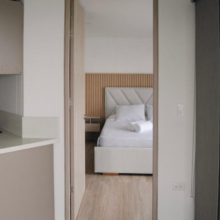 14th Floor Luxury 2BR-Jacuzzi Balcony-Near Airport - Two-Bedroom Apartment - 20