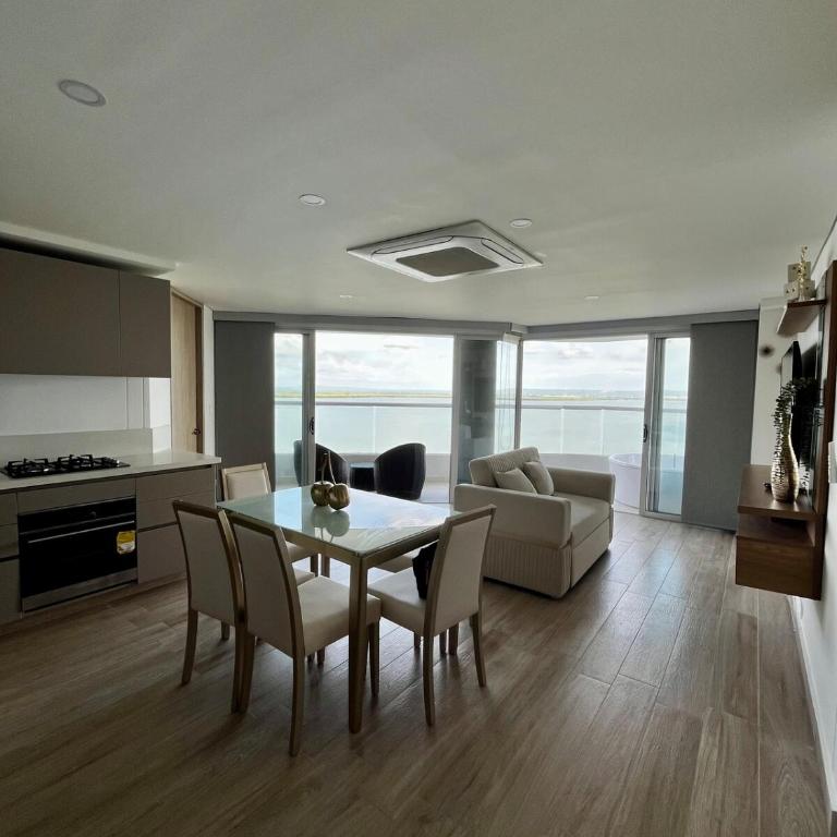 14th Floor Luxury 2BR-Jacuzzi Balcony-Near Airport - Two-Bedroom Apartment - 22