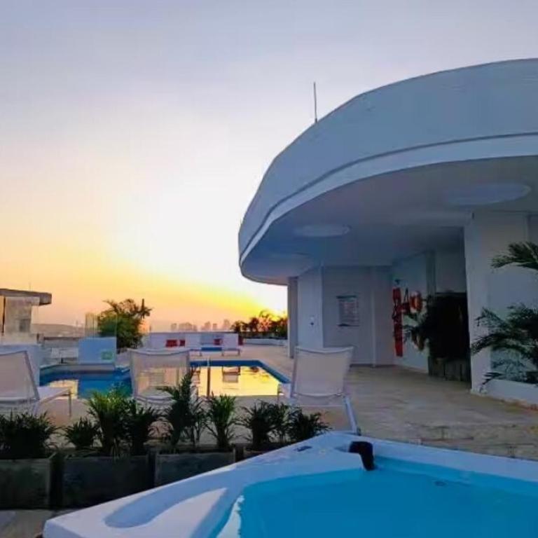 14th Floor Luxury 2BR-Jacuzzi Balcony-Near Airport - Two-Bedroom Apartment - 23