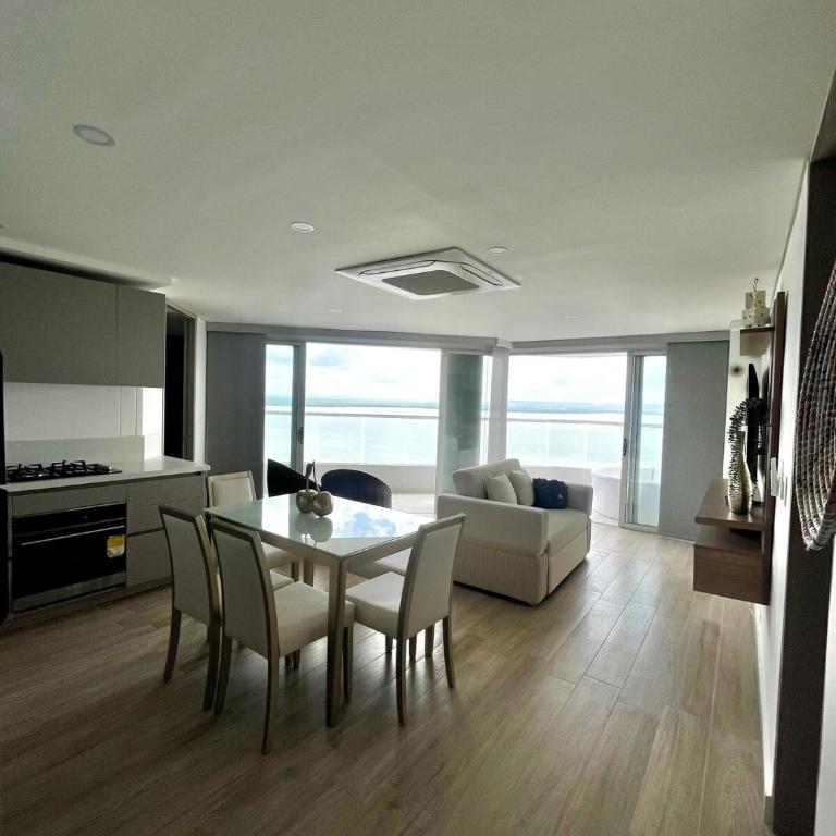 14th Floor Luxury 2BR-Jacuzzi Balcony-Near Airport - Two-Bedroom Apartment - 25