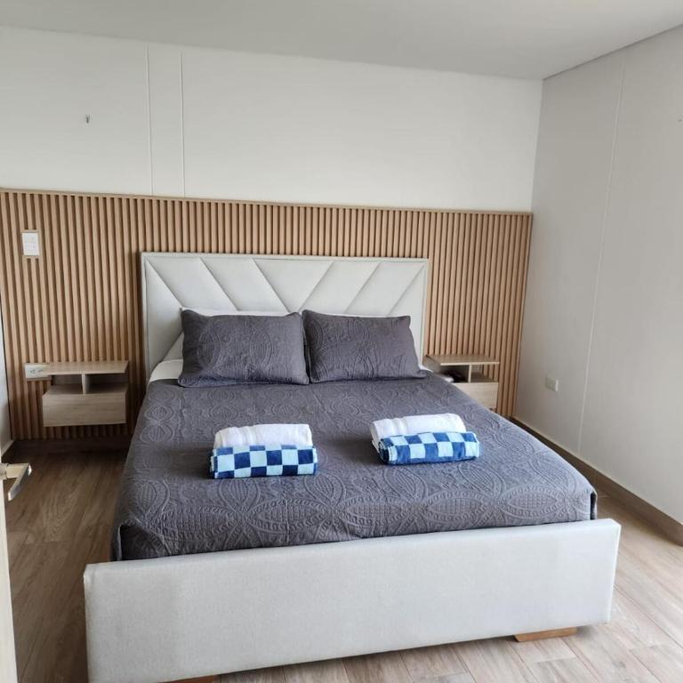 14th Floor Luxury 2BR-Jacuzzi Balcony-Near Airport - Two-Bedroom Apartment - 30