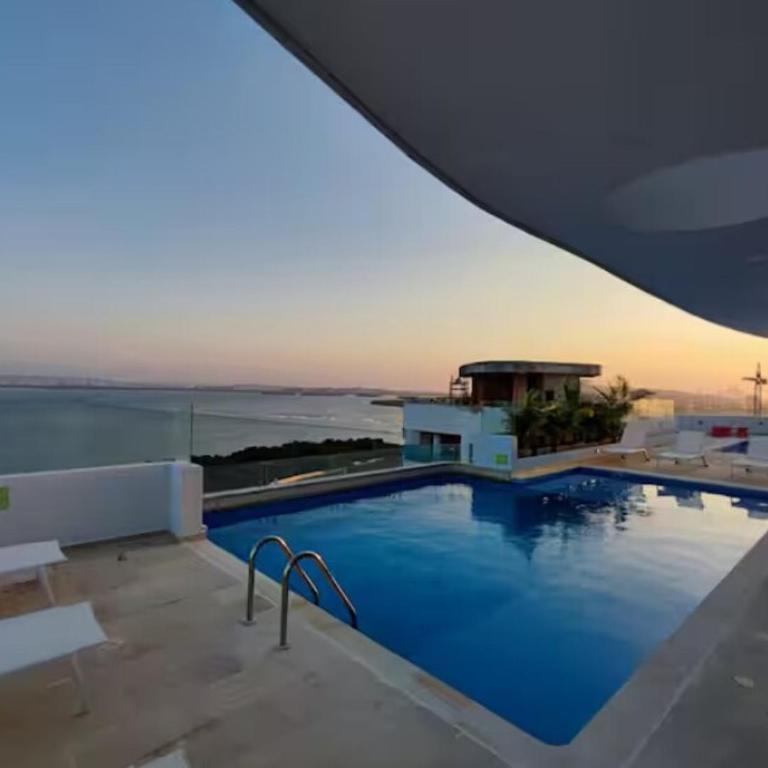14th Floor Luxury 2BR-Jacuzzi Balcony-Near Airport - Two-Bedroom Apartment - 34