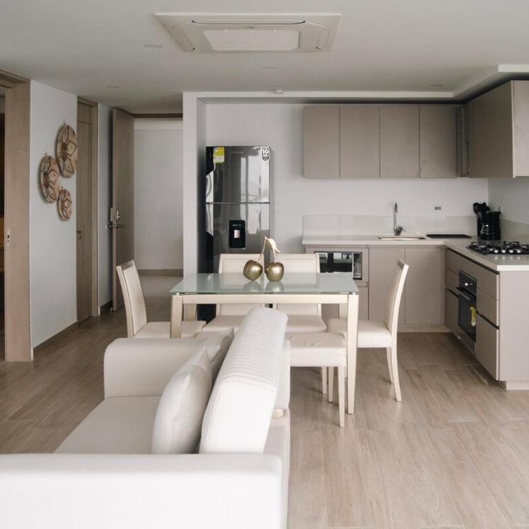 14th Floor Luxury 2BR-Jacuzzi Balcony-Near Airport - Two-Bedroom Apartment - 41