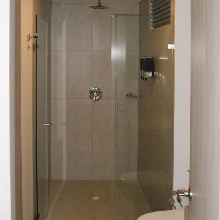 14th Floor Luxury 2BR-Jacuzzi Balcony-Near Airport - Two-Bedroom Apartment - 42