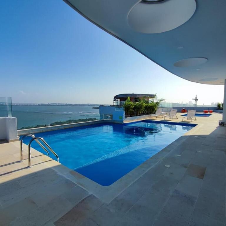 14th Floor Luxury 2BR-Jacuzzi Balcony-Near Airport - Two-Bedroom Apartment - 44