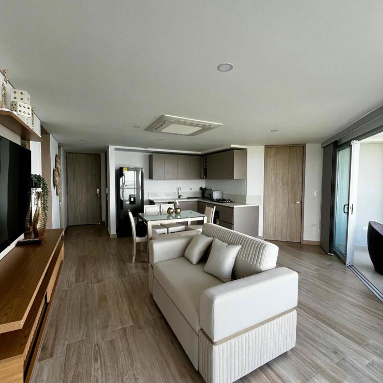 14th Floor Luxury 2BR-Jacuzzi Balcony-Near Airport - Two-Bedroom Apartment - 46