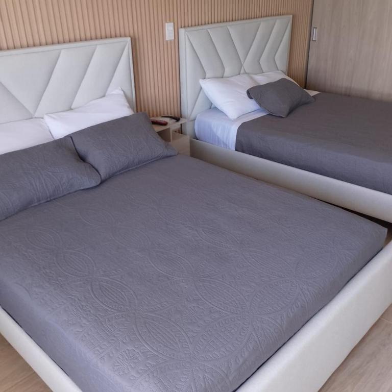 14th Floor Luxury 2BR-Jacuzzi Balcony-Near Airport - Two-Bedroom Apartment - 5