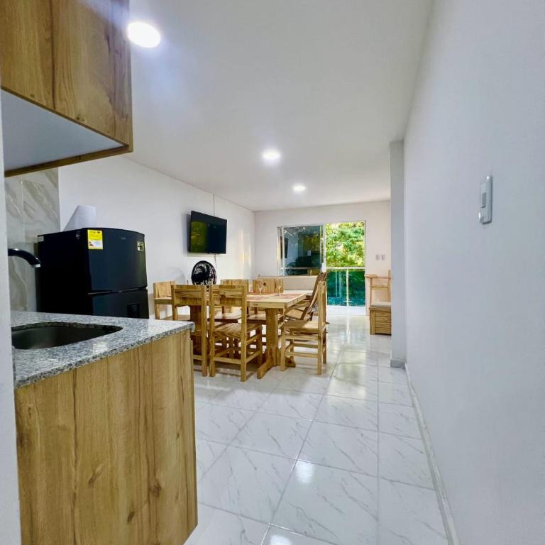 Alojamiento familiar con apartamentos independientes - Three-Bedroom Apartment - 2