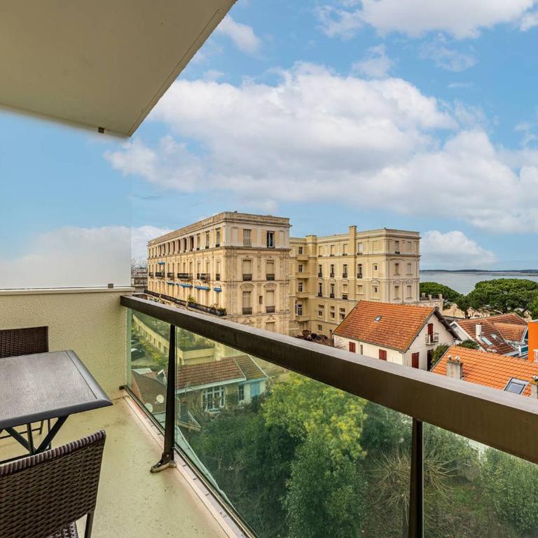 Appartement T3 spacieux avec parking, balcons, à 20m de la plage d'Arcachon - FR-1-433-152 - Appartement - 1