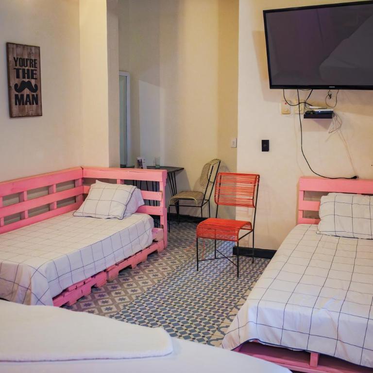 Villana's Hostal Santa Marta - Habitación Cuádruple Superior - 3