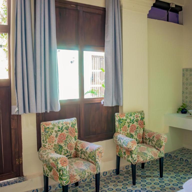 Villana's Hostal Santa Marta - Habitación Triple con vistas al jardín - 1